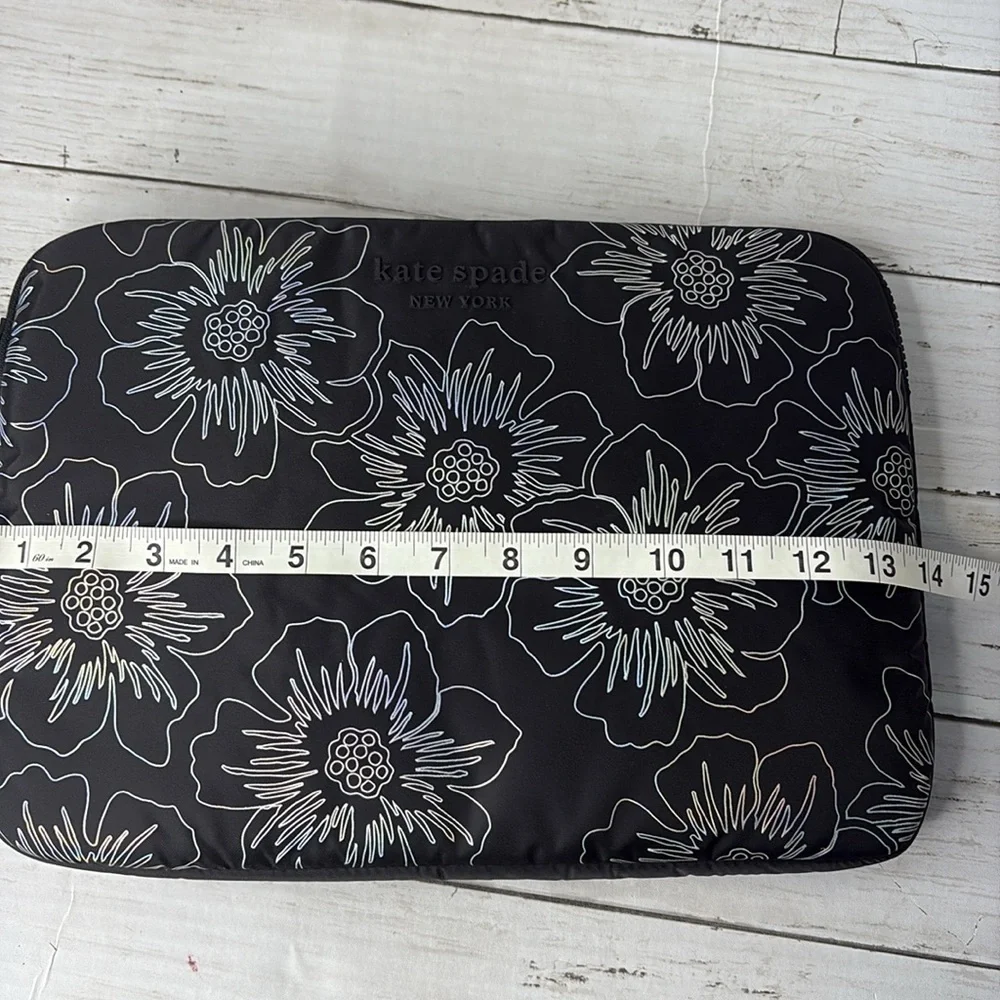 Kate Spade Black and White Floral NWOT Plush Laptop Sleeve